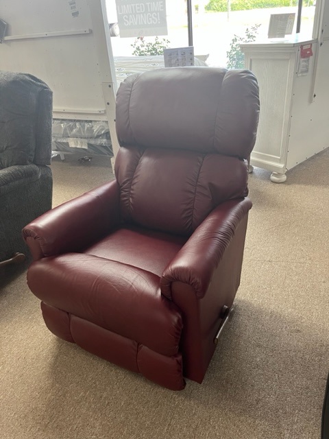 Pinnacle Leather Rocker Recliner image 1